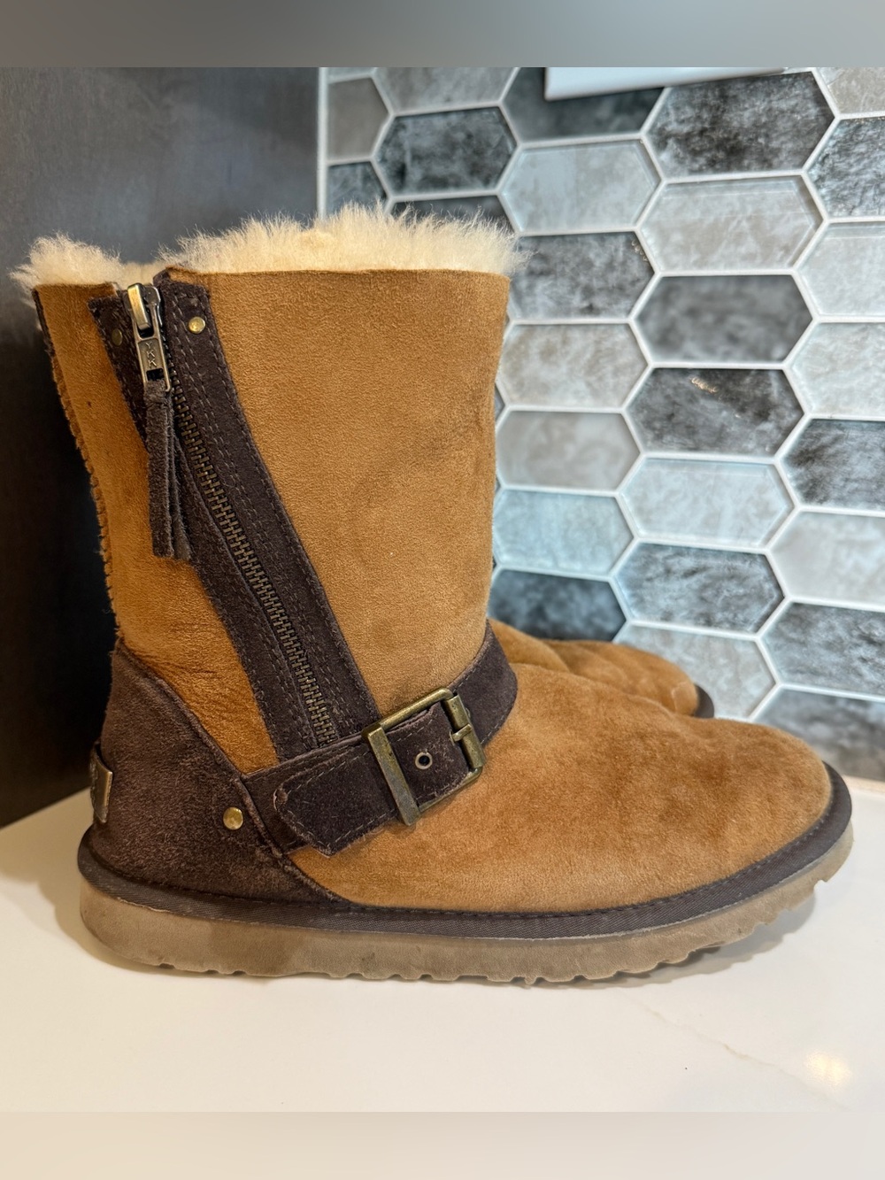 Ugg Blaise Classic Shearling Boots - size 9